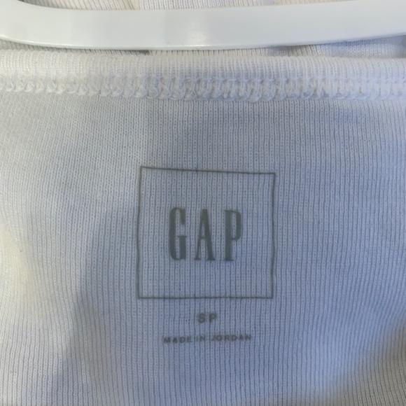 Gap Tops - Picture 6 of 6